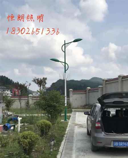 LED路燈安裝現(xiàn)場